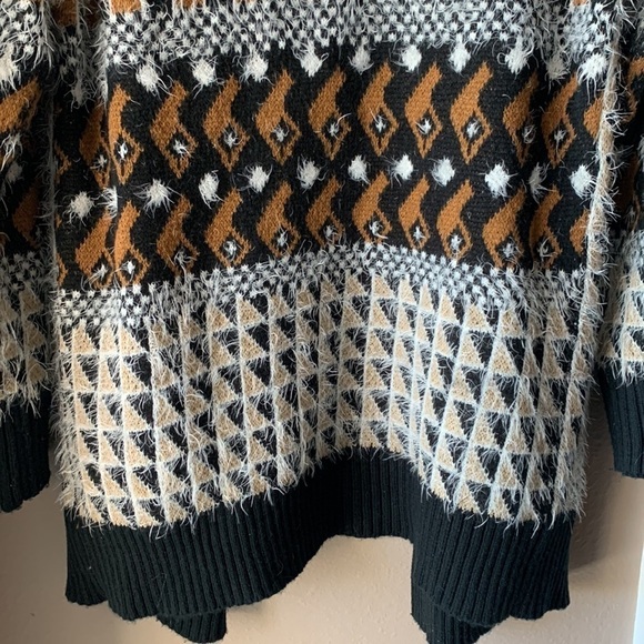 OLIVER Geometric Fuzzy Long Sleeve Cardigan - Picture 7 of 7